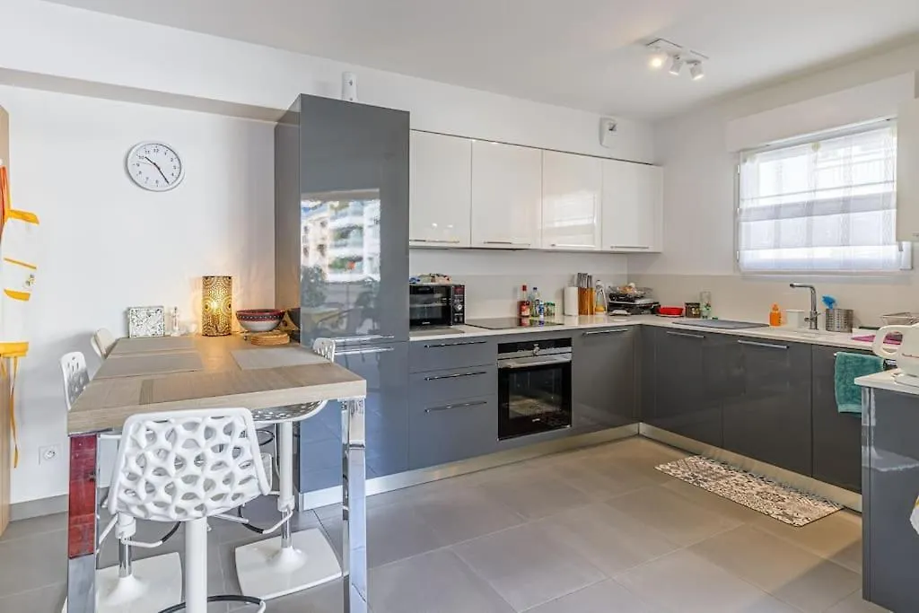 Old - Center Antibes 2 Bedroom Modern Place